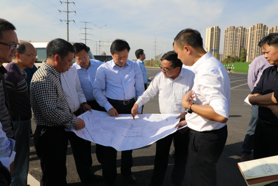 张鸿星市长到市投资集团公司承建的重点项目进行调研